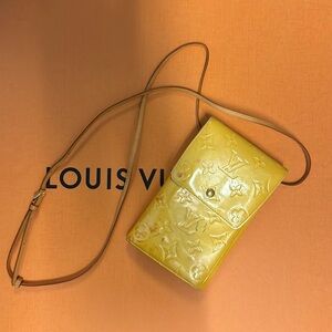 Authentic Louis Vuitton Kenmare crossbody bag